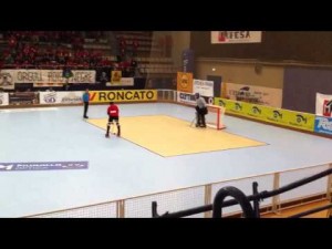 2 en 1.Penalti, parada y en rechace, otro penal.