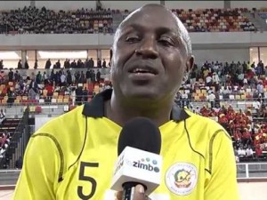 Veteranos del hockey en la inaguraci&oacute;n del Arena de Luanda