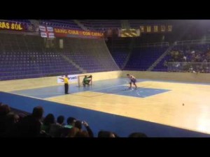 Falta directa de Joan Grasas en el FC Barcelona-CP Cerceda