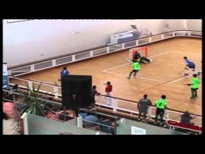 Paradas, muchas... del portero juvenil del SCP.