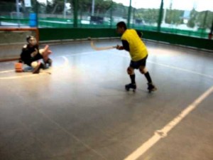 Buen gol de directa en entreno.