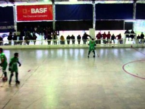 Un minuto del partido Harrod&acute;s - Sarmiento.