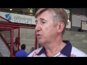 C.Figueroa despues del partido-presentaci&oacute;n.